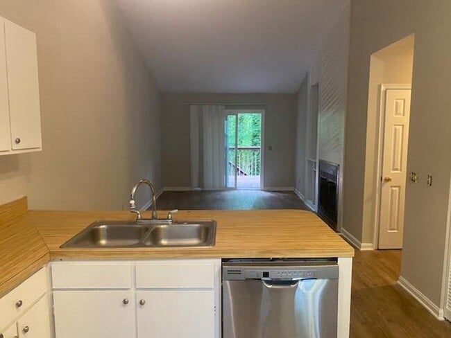 Foto del edificio - 943 W Chatham St