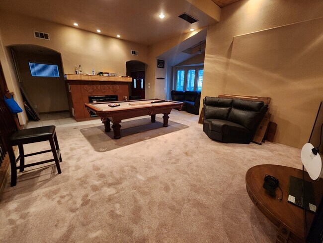 Sala de estar - 8879 Sunset Ave