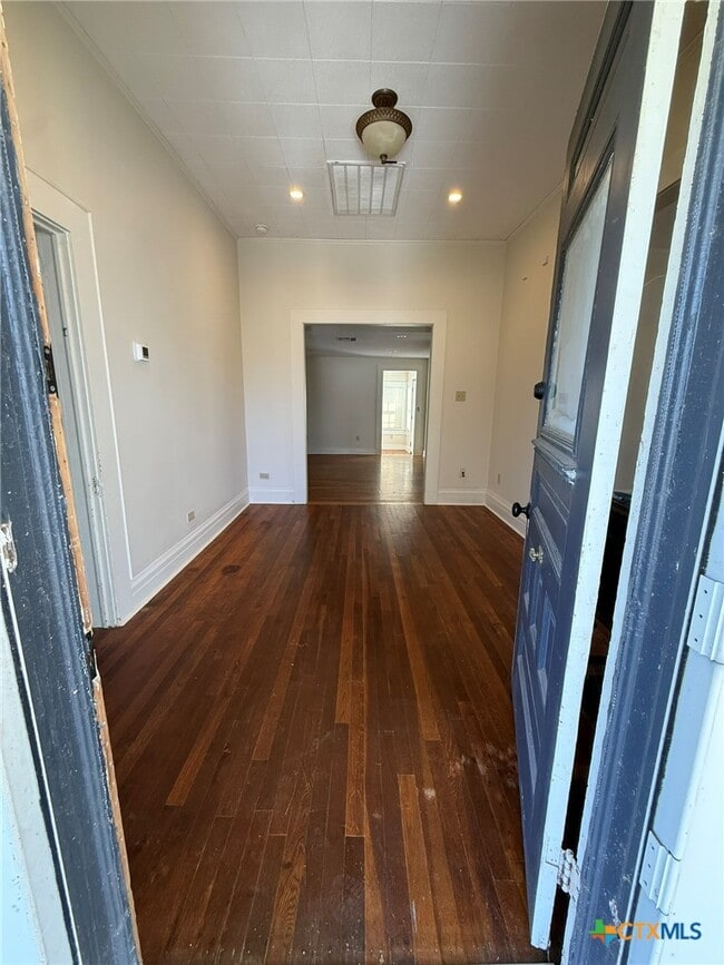 Foto del edificio - 619 E Donegan St