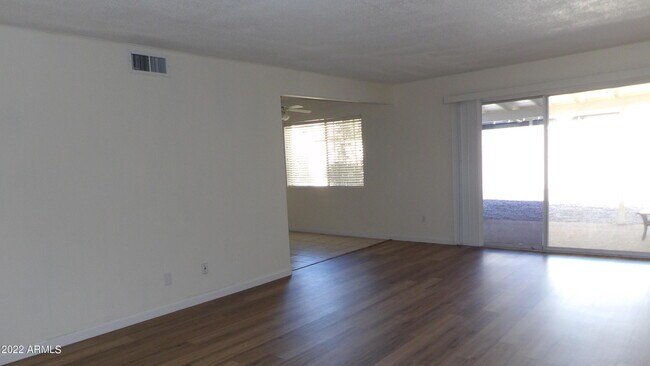 Foto del edificio - 6942 E Exmoor Dr