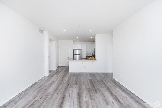 2 habitaciones, 2 baños, 1007 pies cuadrados, sala de estar - Glendora Park Place Apartments