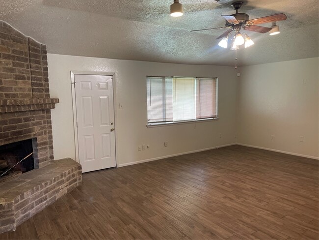 Building Photo - 1826 Grand Park Dr