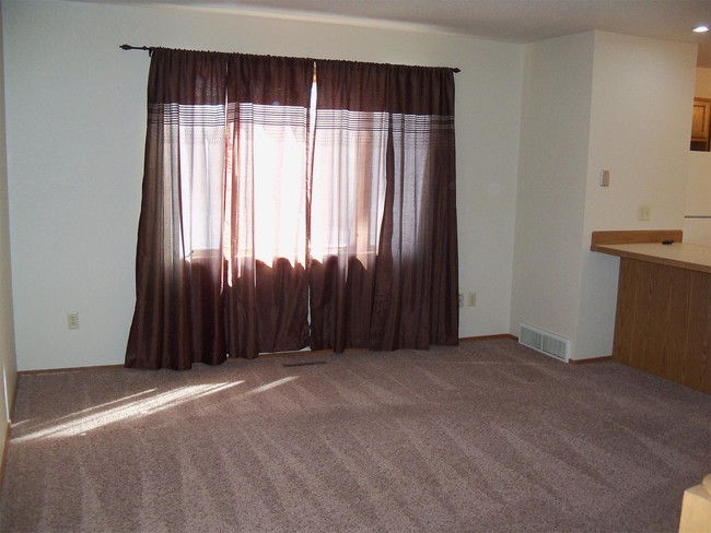 Building Photo - 1346 Quartz Pl