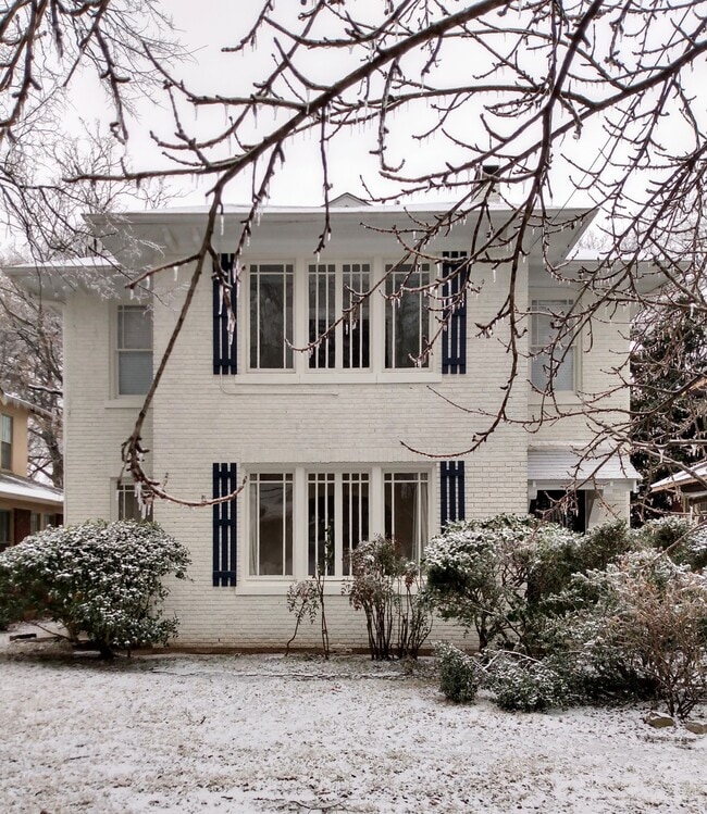Charming Midtown duplex—sun-filled upper unit perfect for med students or professionals, minutes fro - 285 Hawthorne St