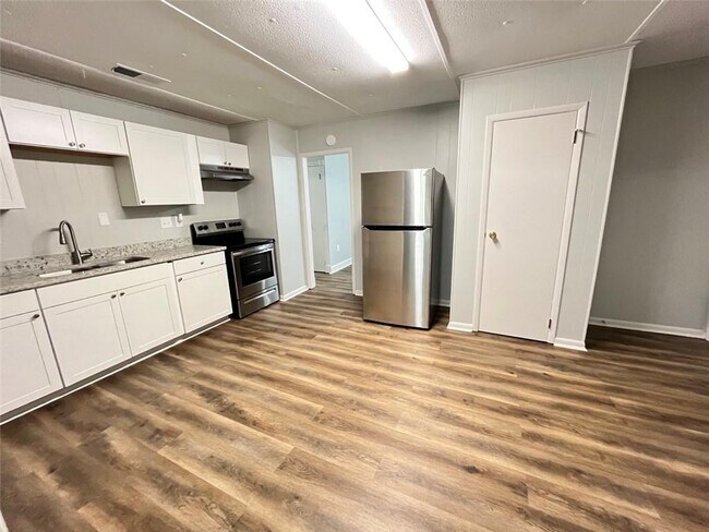 Foto del edificio - 607 W Creek Ct