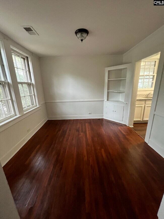 Foto del edificio - 1700 Maplewood Dr