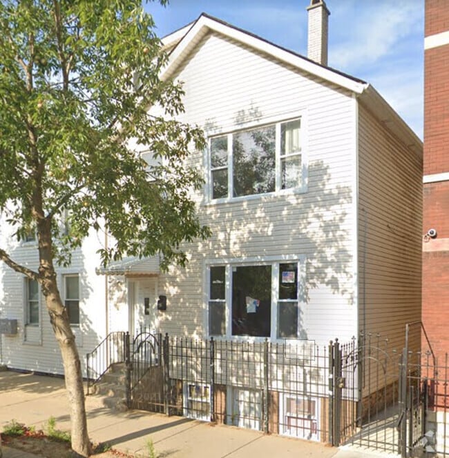 Building Photo - 1836 S May St