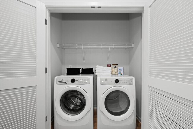 Building Photo - Allora Pines