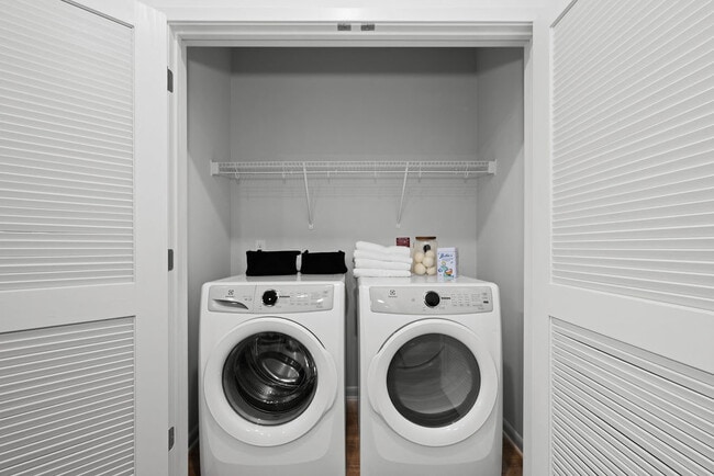 Building Photo - Allora Pines