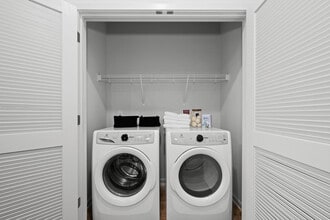 Building Photo - Allora Pines