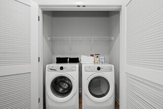 Building Photo - Allora Pines