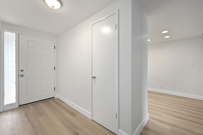 Foto del edificio - Nicely Updated 4 Bedroom, 2 Bathroom Single Family Home - Available for lease