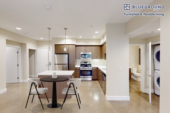 Foto del edificio - 7400 Center Ave