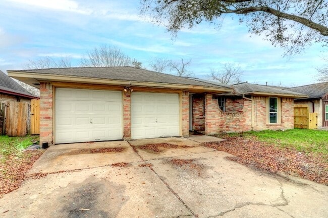 Building Photo - 7206 Yellow Pine Dr