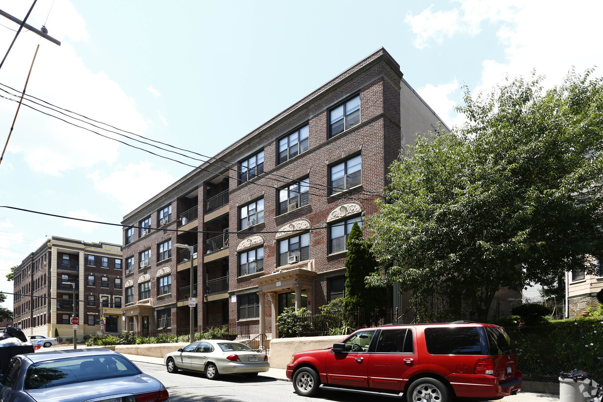 Building Photo - Maple Commons