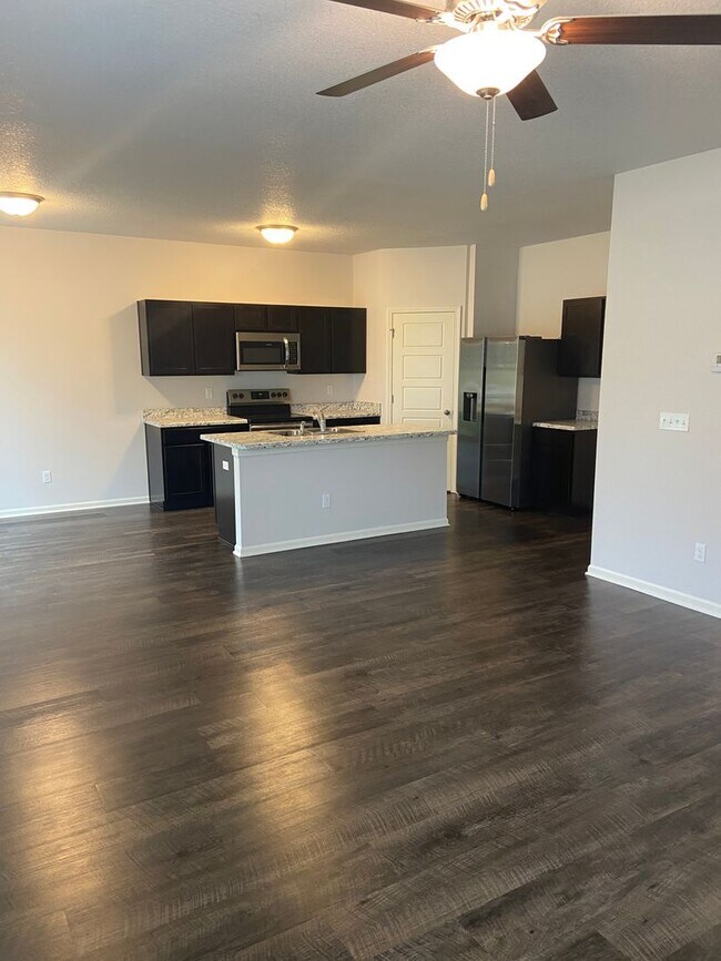 Foto del edificio - *Pre-Leasing* | Three Bedroom | Two and a ...