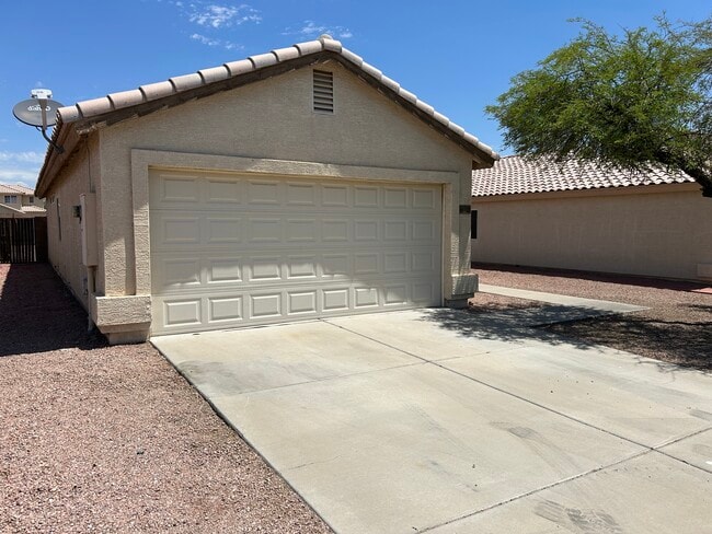 Building Photo - 12232 W Windrose Dr