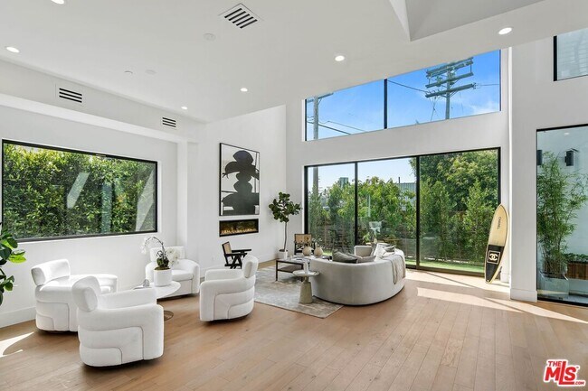 Foto del edificio - 1147 Harrison Ave