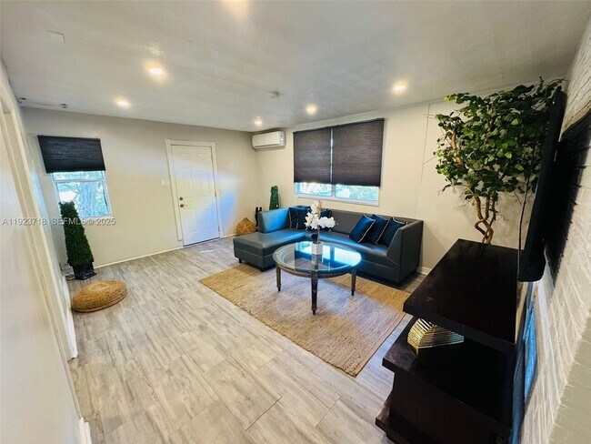 Foto del edificio - 2205 Roosevelt St