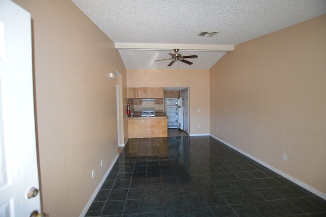 Foto del edificio - 7947 Pinehurst Dr