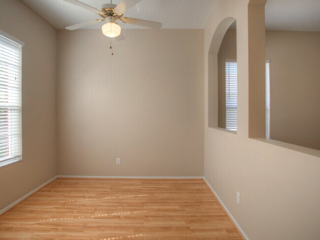 Foto del edificio - 4033 Banbury Cir