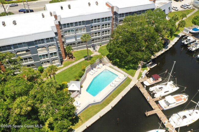 Foto del edificio - 905 N Harbor City Blvd