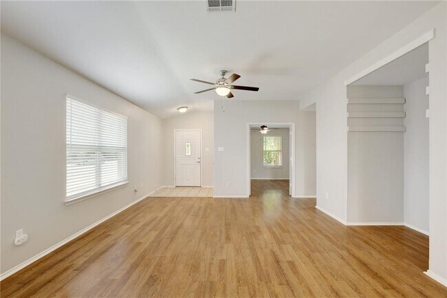 Building Photo - 107 Spur Cove