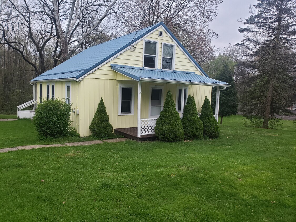 Foto principal - 247 Henricks Rd