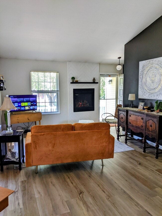 Building Photo - 2060 Stoney Hill Ct