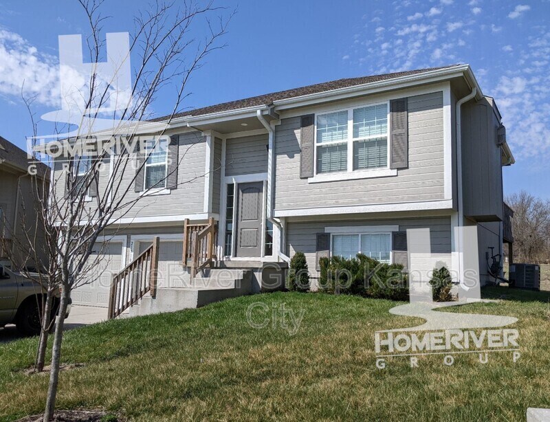 21710 North Ridge, Peculiar, MO 64078 House Rental in Peculiar, MO