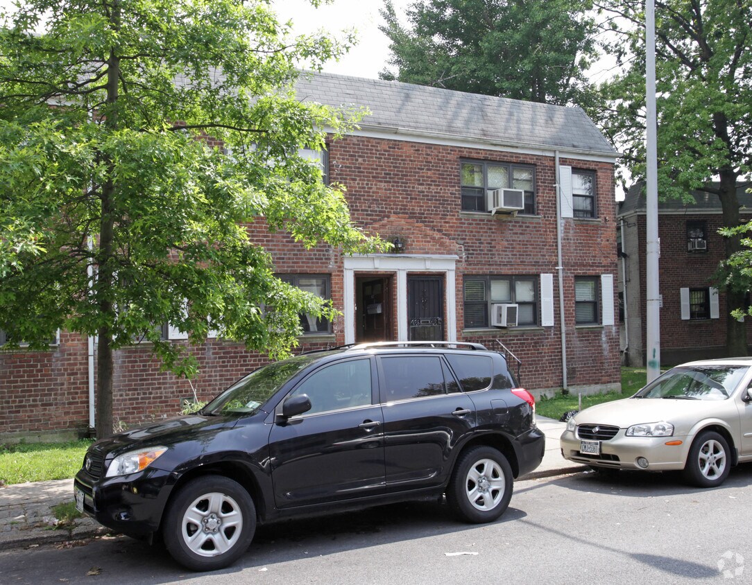 Primary Photo - 60 Manhattan Ct