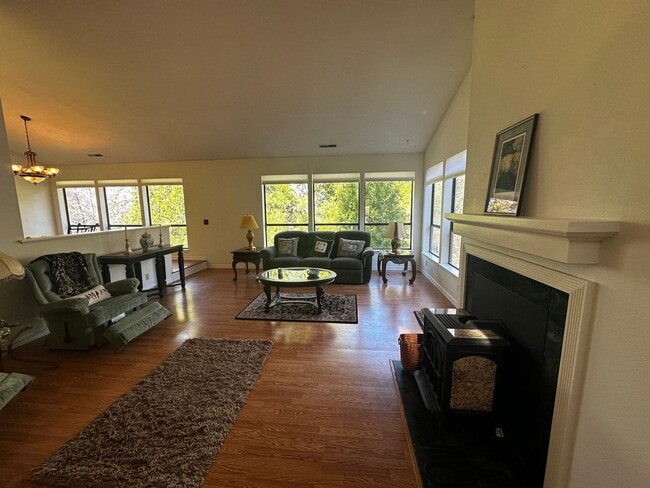 Building Photo - Light Filled 4 Bedroom 2.5 Bathroom Two-St...