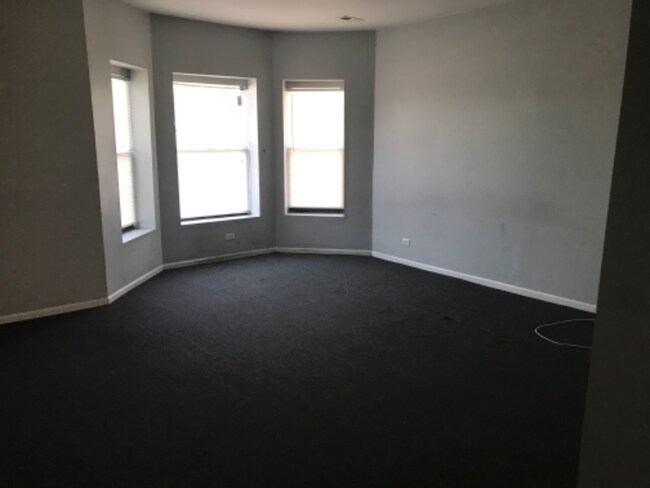 Building Photo - 5253 S Prairie Ave