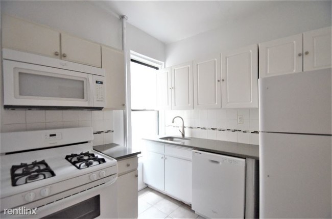 Building Photo - 220 W 148th St