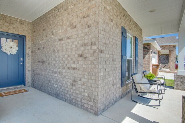 Foto del edificio - Modern 4BR/3BA Home with Loft, Spacious Yard & Blackwater Reserve Resort-Style Amenities-Now offe...