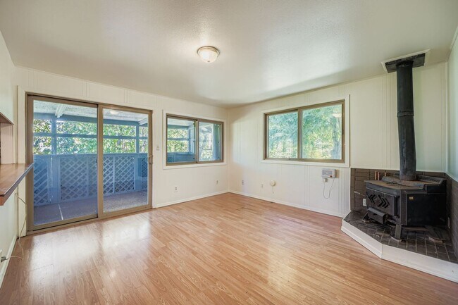 Foto del edificio - Spacious 1bed/1bath Unit with Garage Parking!
