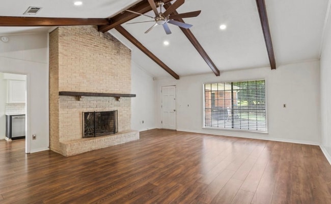 Building Photo - 332 Kiowa Dr