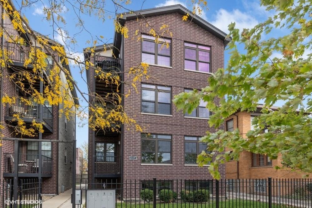 Foto principal - 2 bedroom in Chicago IL 60625