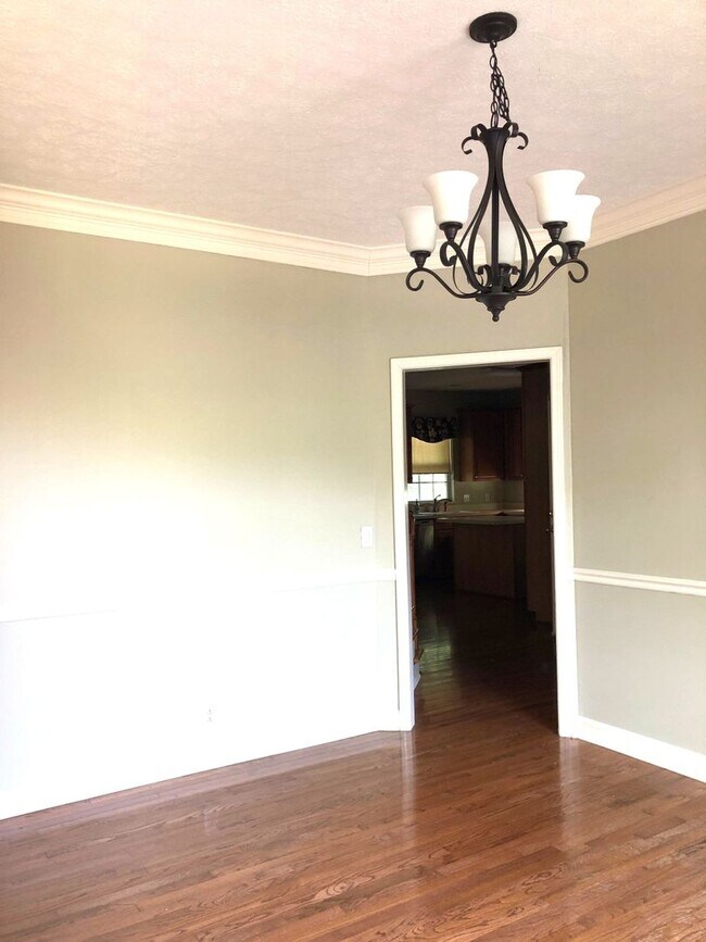 Foto del edificio - 4-Bedroom Home in Hendersonville!