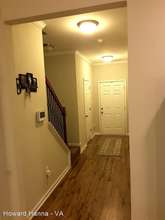 Building Photo - 3 br, 2.5 bath House - 6532 Revere Street