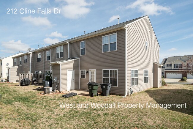 Building Photo - 212 Cline Falls Dr
