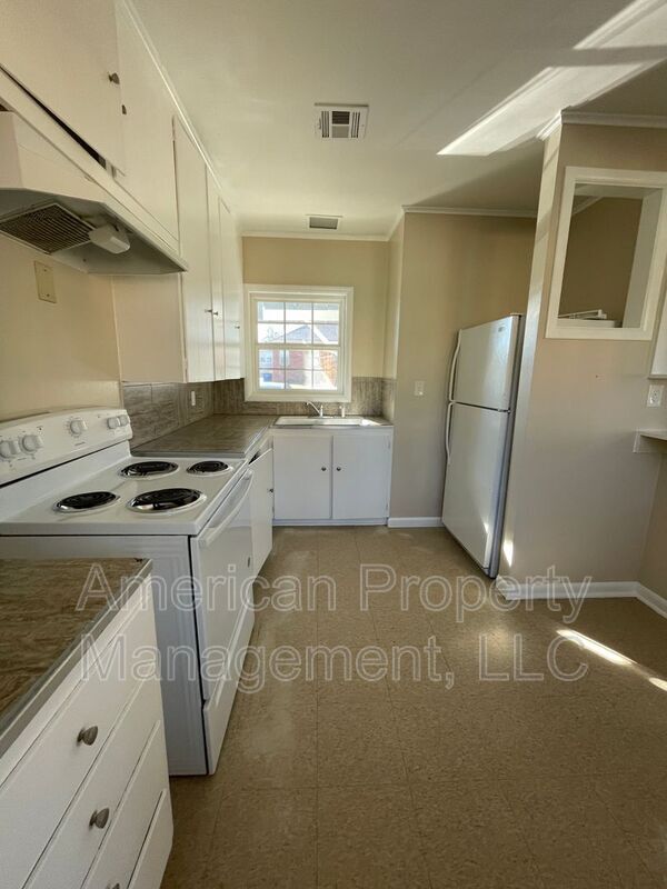 Building Photo - 1547 S Knoxville Ave