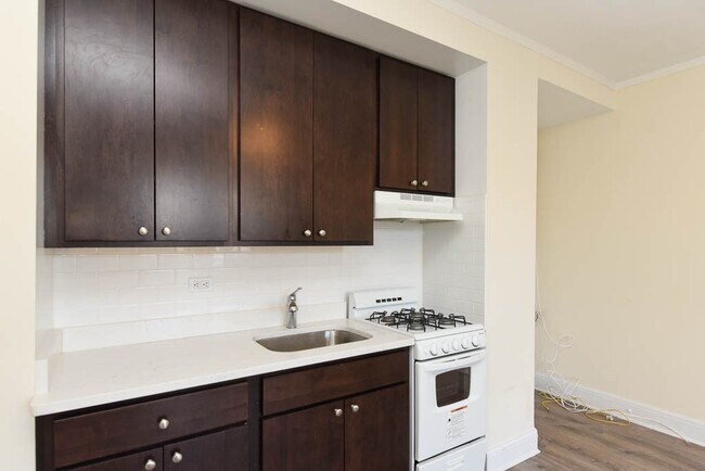 Foto del edificio - 3335 W Diversey Ave