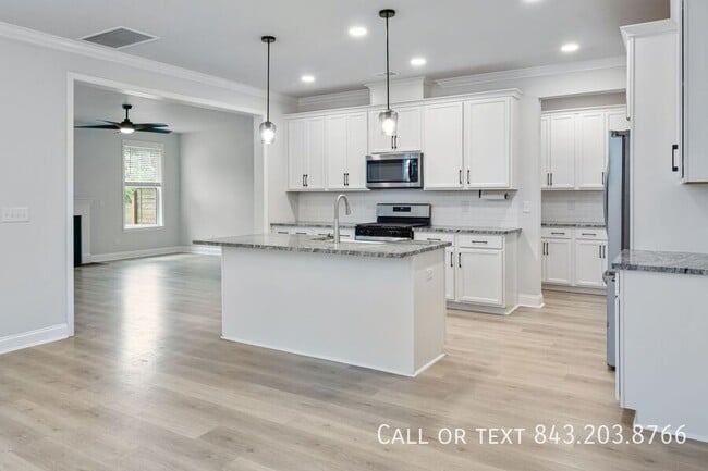 Building Photo - 319 Green Fern Dr