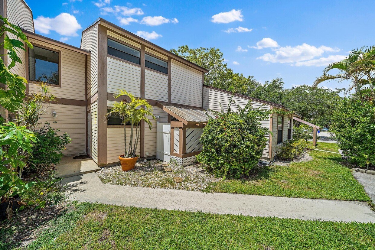 Foto principal - 110 Sherwood Cir
