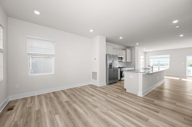 Building Photo - 2244 Marcy Dr