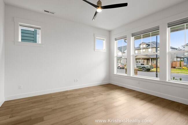 Building Photo - Stunning *4-Bedroom, *3-Bathroom Home with...