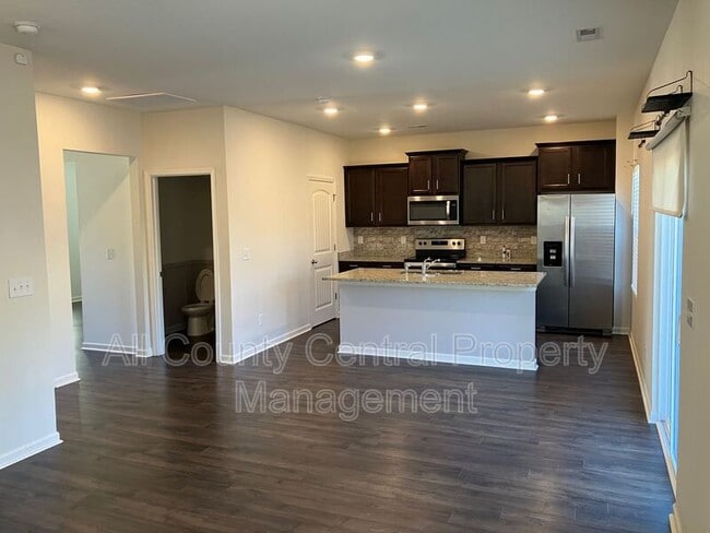 Building Photo - 22730 Duffee Ln