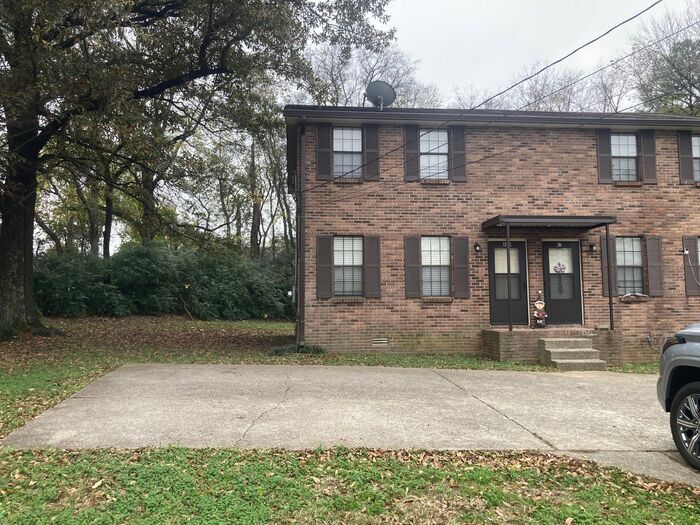 Foto principal - Duplex Near I-24 & Haywood Lane