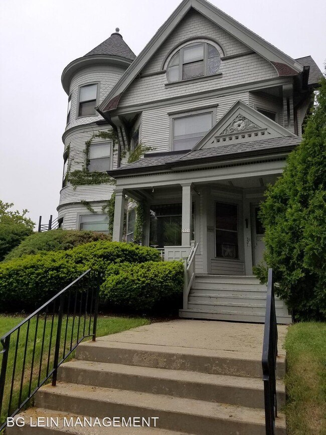 Building Photo - 2531 N Farwell Ave